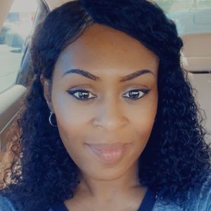 Meet your Posher, Mia